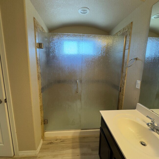 Building Photo - 4 Bedrooms, 3 Baths, a Pool, and Solar Panels!