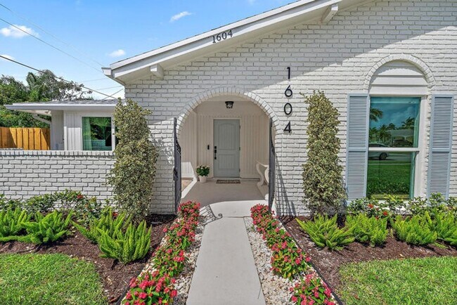 Building Photo - 1604 Seabrook Rd