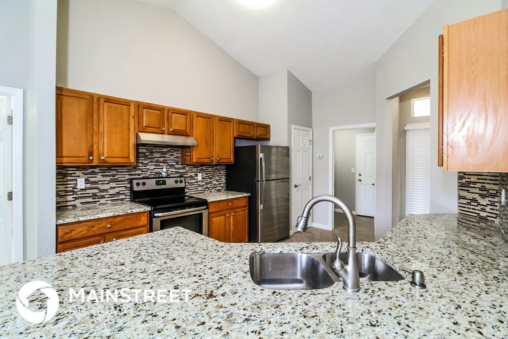 Building Photo - 2556 Traverse Ave