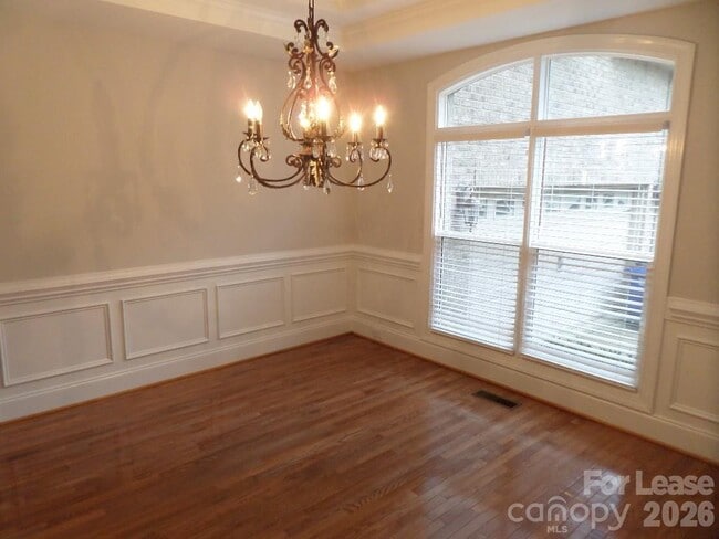 Building Photo - 421 Greenbay Rd