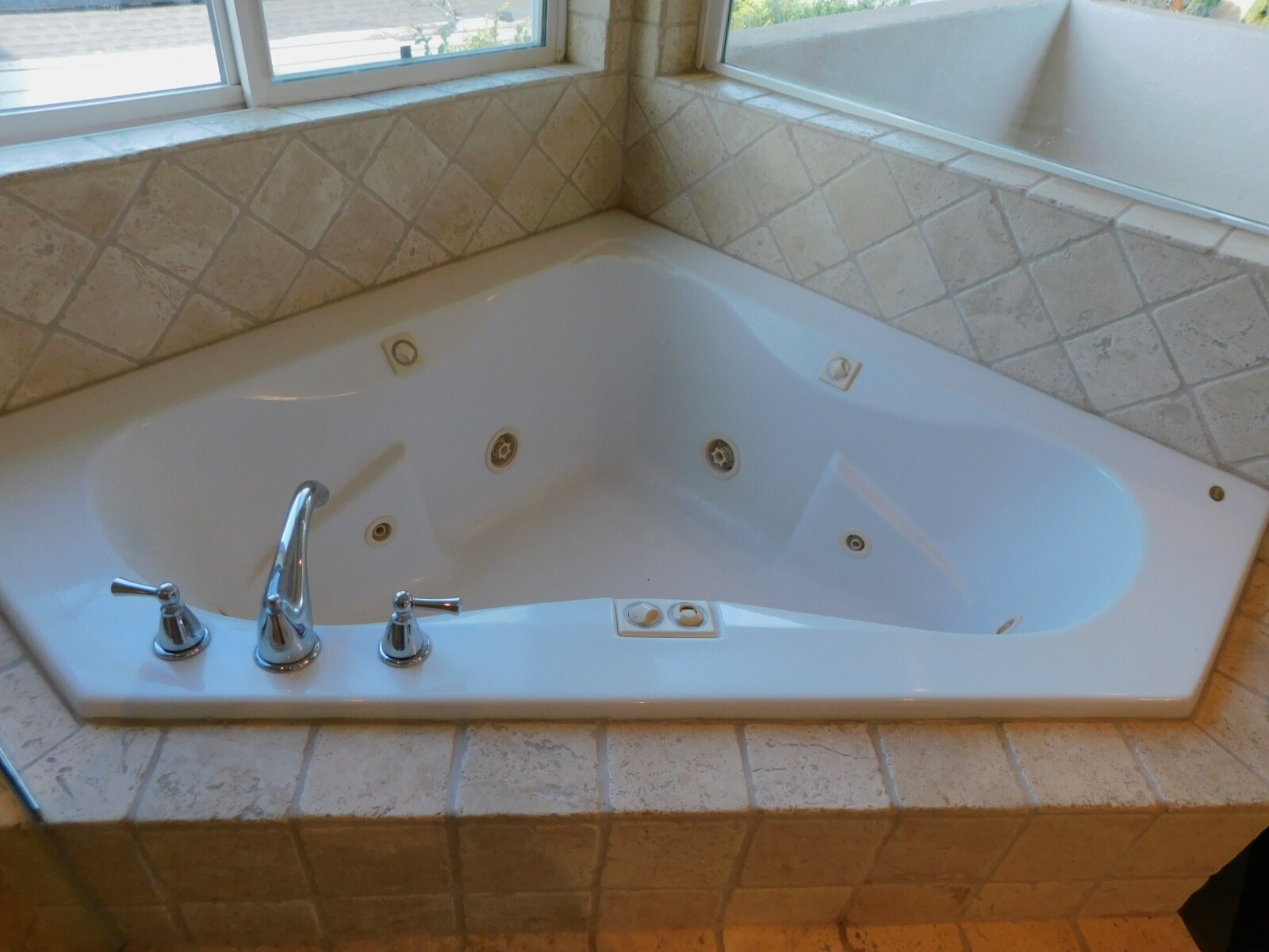 Building Photo - 406 N Fairview St