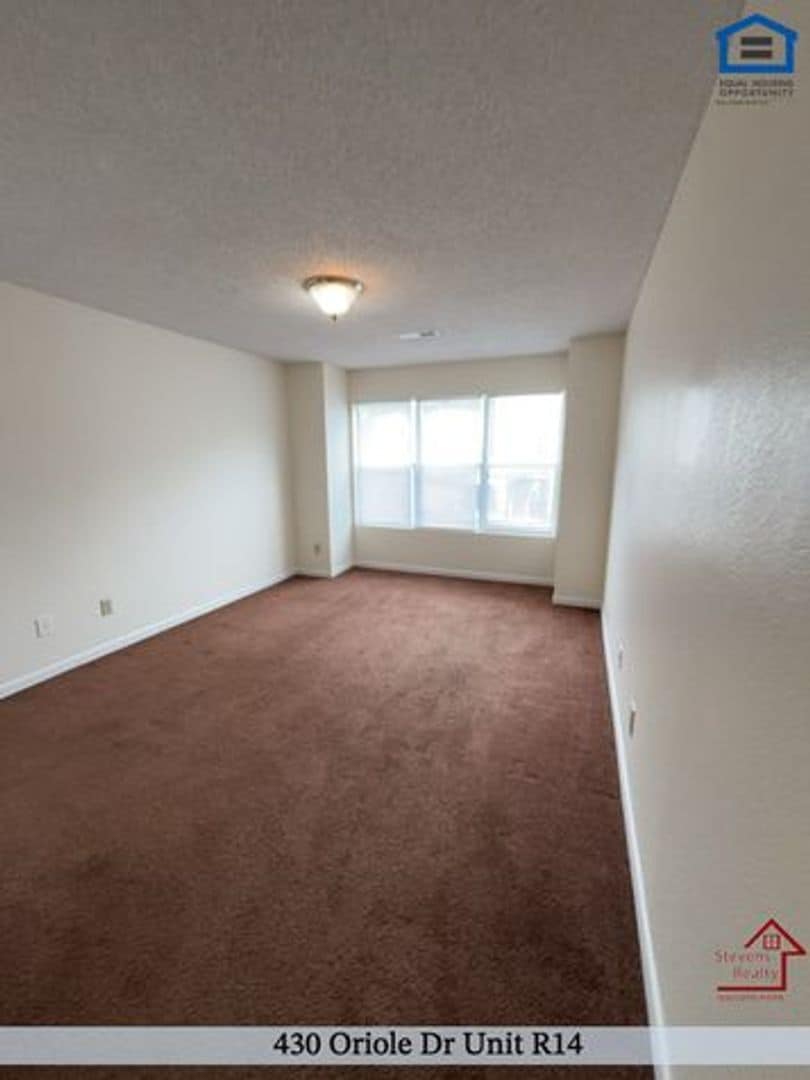 Building Photo - 430 Oriole Dr