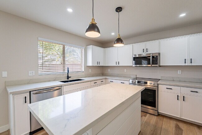 Building Photo - Newly Remodeled 3 bedroom in Goodyear!
