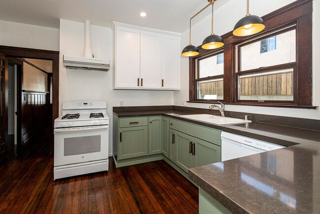 Building Photo - 1616 Bridge St