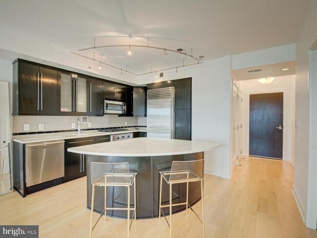 Building Photo - 1111 19th St N