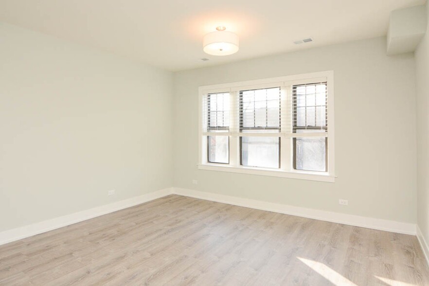 Building Photo - 1152 Maple Ave