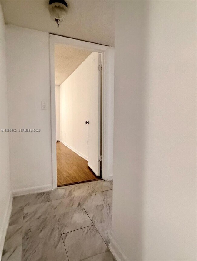 Building Photo - 13390 NE 7th Ave