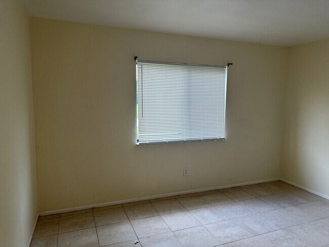 Building Photo - VERO BEACH HIGHLANDS