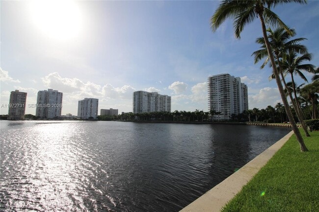 Building Photo - 18151 NE 31st Ct