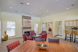 Building Photo - Forest Hills Townhomes