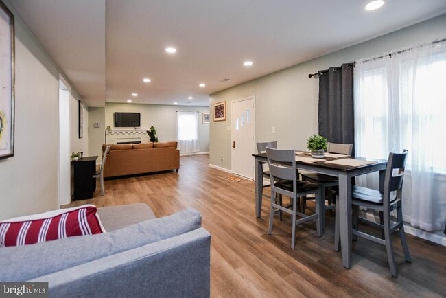 Building Photo - 3802 Cedar Dr