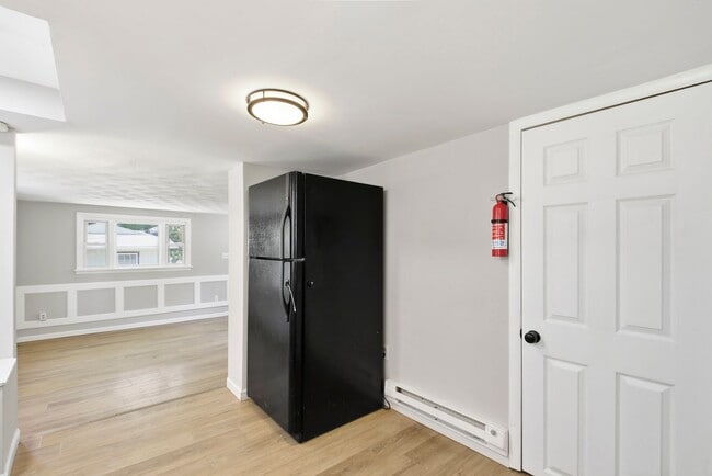 Building Photo - 606 Meadow Ave
