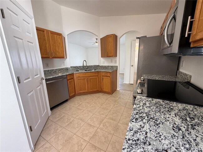 Building Photo - 2 Upland Pl