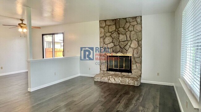 Building Photo - 6951 W 87th Way
