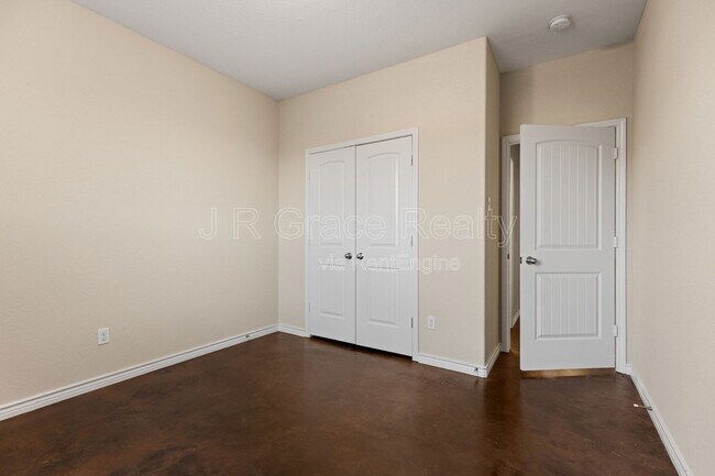 Building Photo - 120 Flat Creek Dr