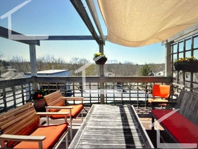 Building Photo - 332 Washington St