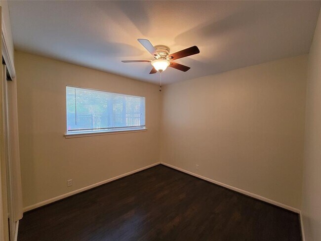 Building Photo - 1530 Heights Blvd
