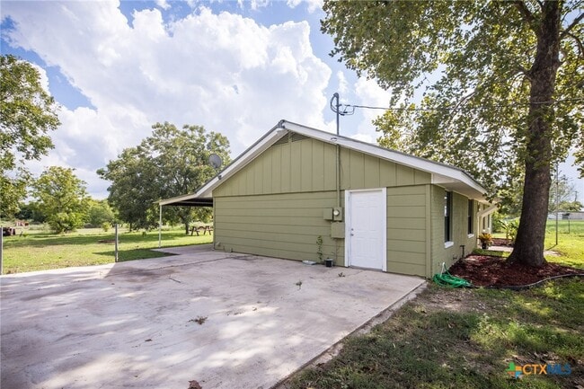 Building Photo - 803 Happy Haven Rd