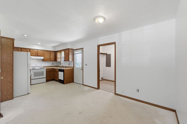 Building Photo - 2 Bed | 2 Bath | 1 Car Garage Home! 1000 sqft located in SPARTA!