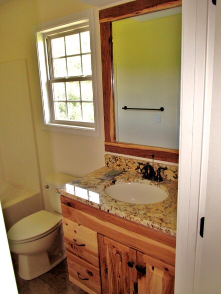 Building Photo - 1830 Lower Ridgewood Blvd