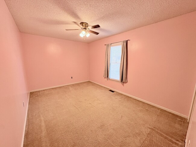 Building Photo - 127 Cedar Creek Cir