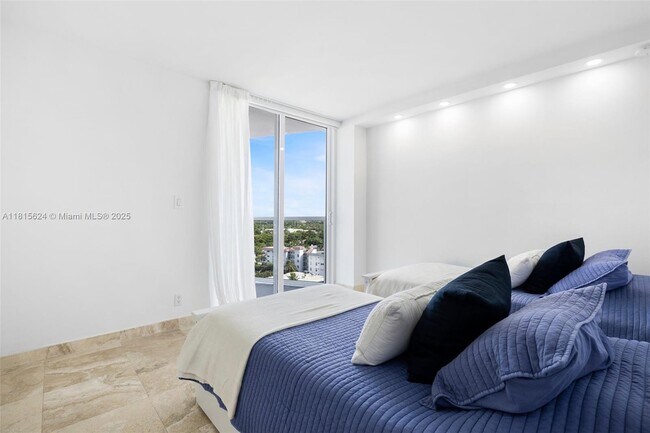 Building Photo - 2401 Collins Ave