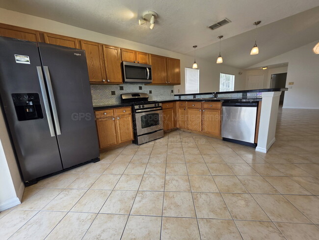 Building Photo - 752 Sonja Cir