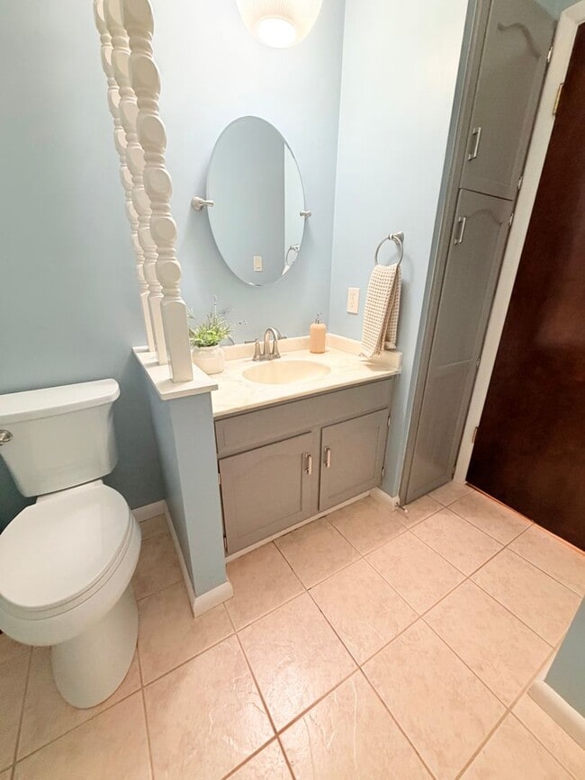 Building Photo - Beautiful Spacious Fox Farm Home