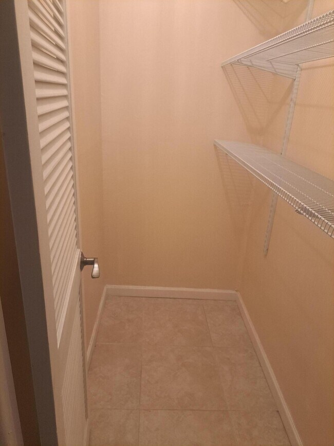 Building Photo - 470 Executive Center Dr