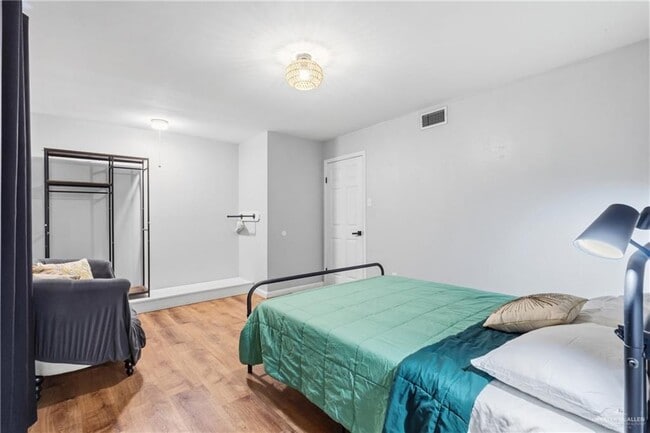 Building Photo - 18 La Vista Ave