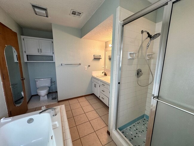 Building Photo - 4bed/3bath Home Available for Rent in Central Norman!!