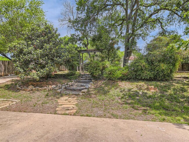 Building Photo - 1520 Curameng Cove