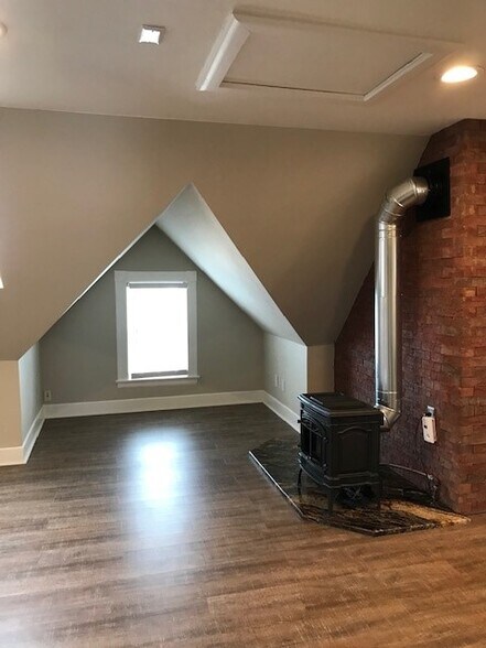 Living area view - 1339 N Nevada Ave