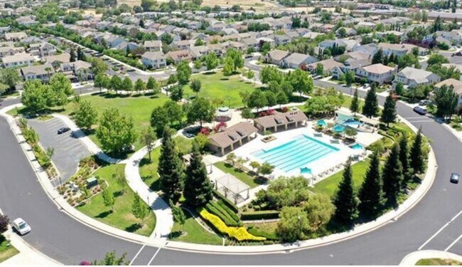 Building Photo - Beautiful Single Story Rose Garden Home / ...