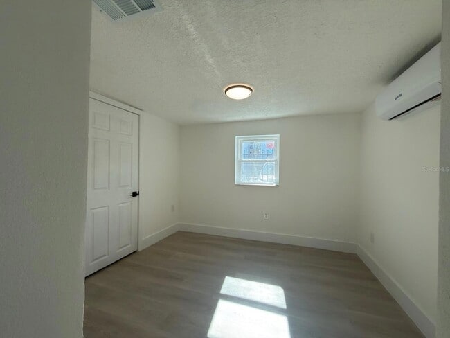 Building Photo - 401 E Columbus Dr