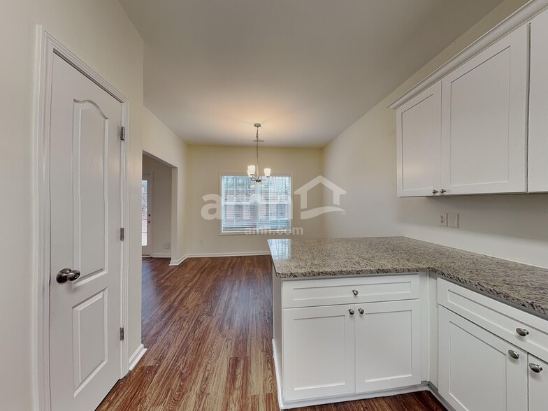 Building Photo - 92 Brookvalley Crossing