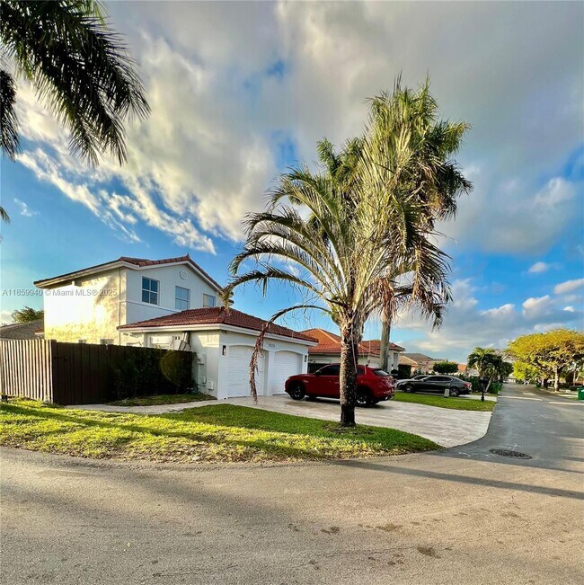Building Photo - 8224 SW 163rd Ct
