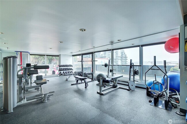 Building Photo - 2Bd/1.75Ba Seattle Condo