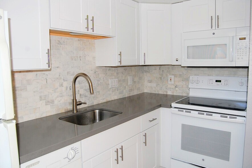 Marble Backsplash Quartz Countertops New Cabinets - 2500 Burleson Rd