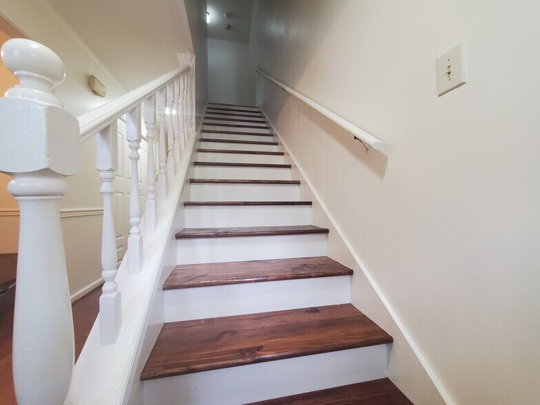 Building Photo - 1716 14th Ter S