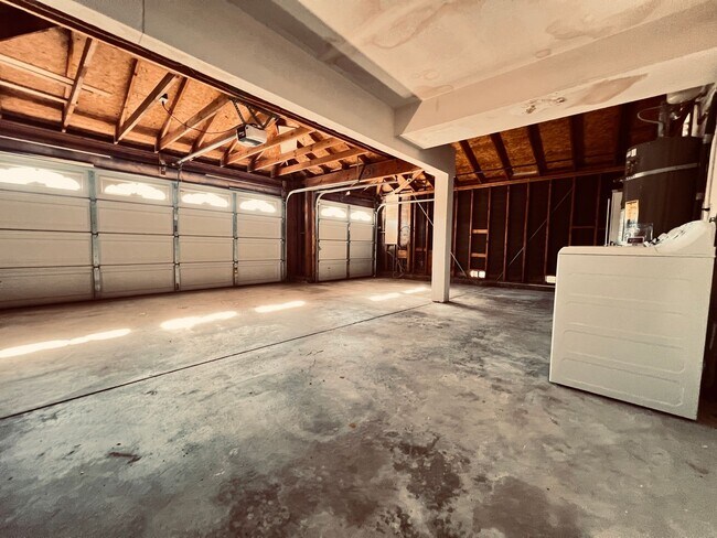 Building Photo - Oceanside Rancho Del Oro 4 Bedroom 3 Bath Home