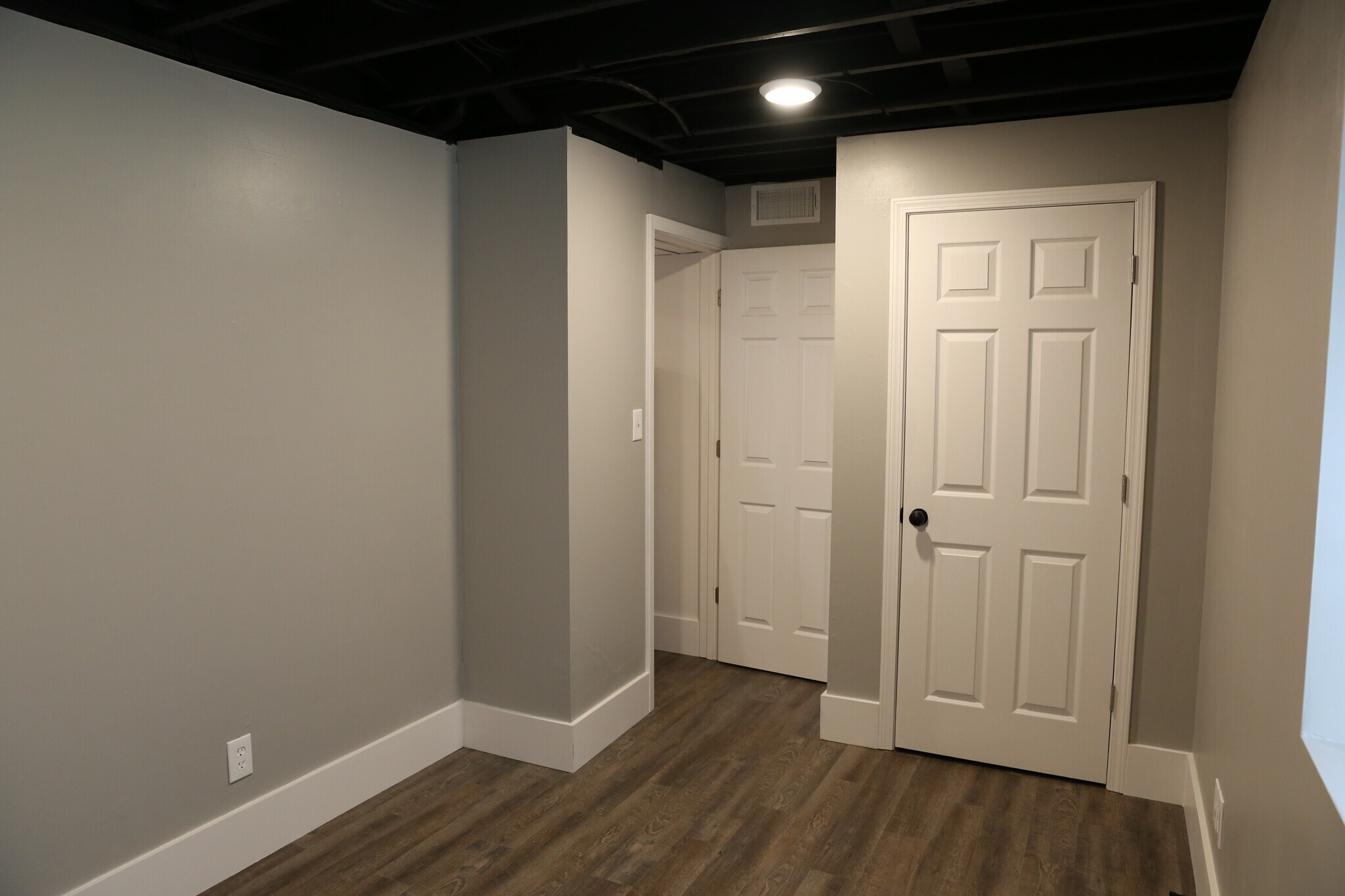 bedroom 1 - 1511 Leavenworth St