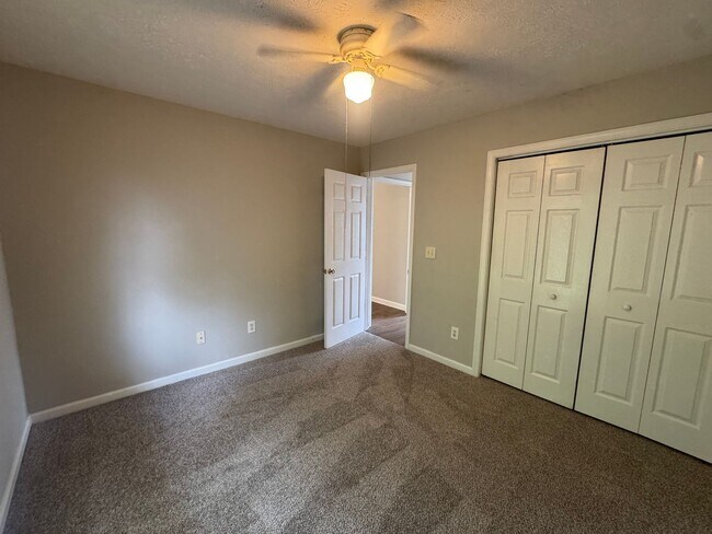Building Photo - 7002 Oak Side Ct