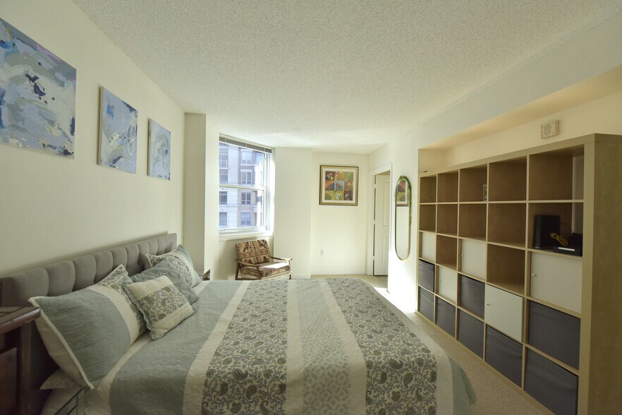 Building Photo - 880 N Pollard St