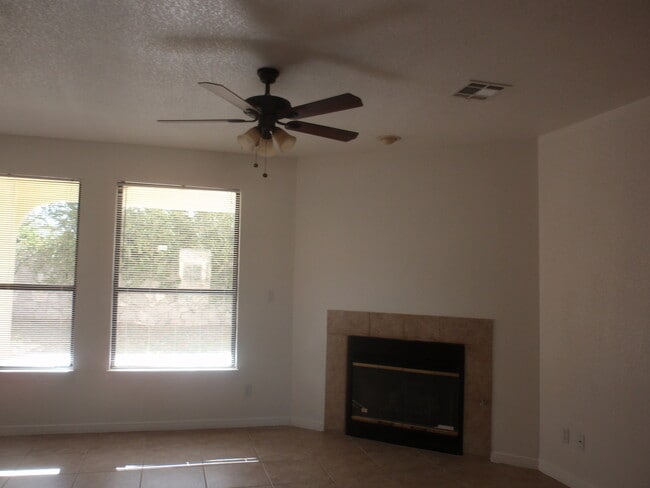 Building Photo - COMING SOON: Three Bedroom Home for Rent