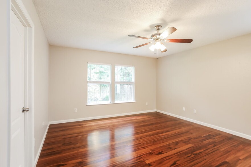 Building Photo - 1322 Dunns Lake Dr