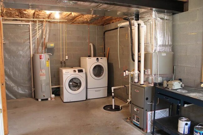 Building Photo - 35 Catalpa Dr