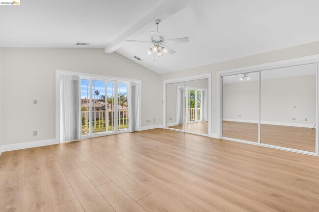 Building Photo - 5650 Edgeview Dr