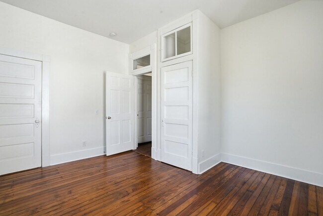 Building Photo - 809 E Henry St