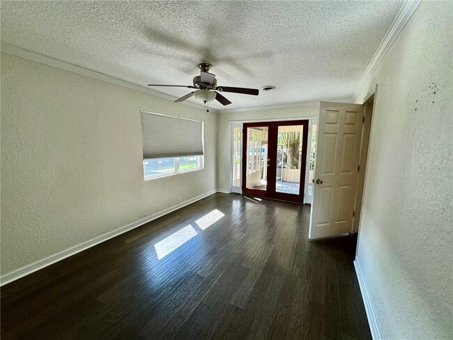 Building Photo - 107 S Lake Dr